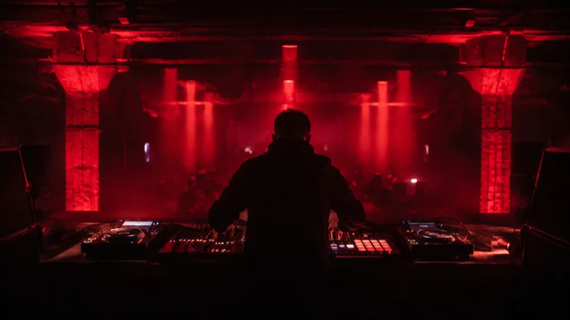 SEDDLER performing live